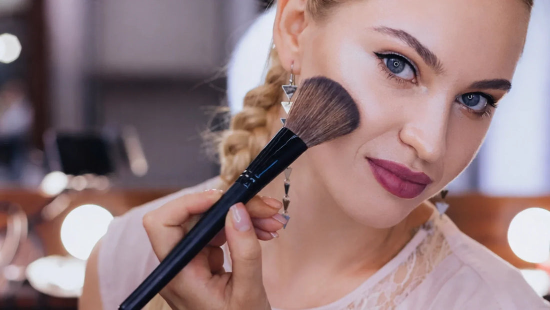 Waarom je Make Up er buiten anders uitziet (en hoe een Make Up Spiegel dit oplost) Fritzline